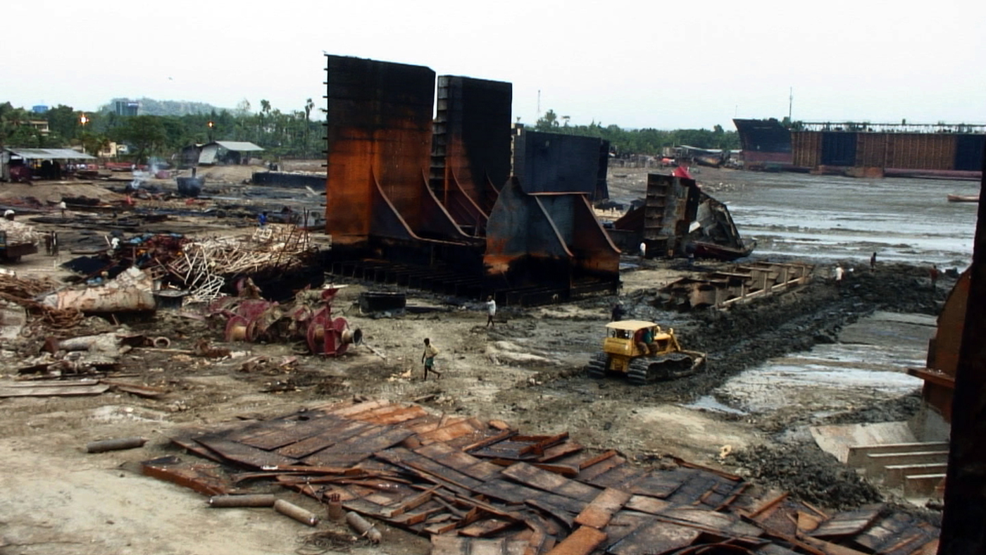 Photo: Stéphane M. Grueso, CC BY-SA 2.0, via Wikimedia Commons Ship recycling yard at Chattogram, Bangladesh